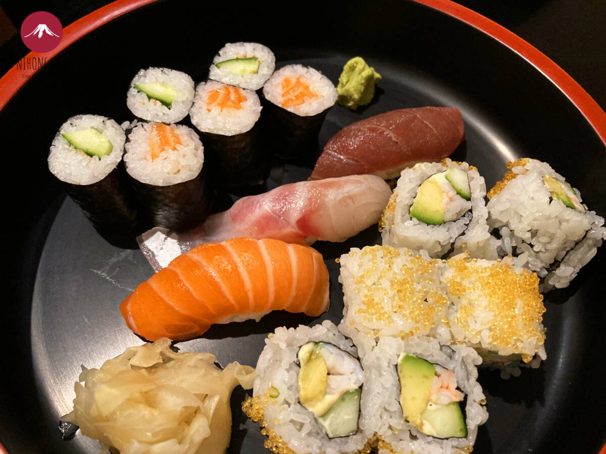 Sushi Nigiri Maki Uramaki