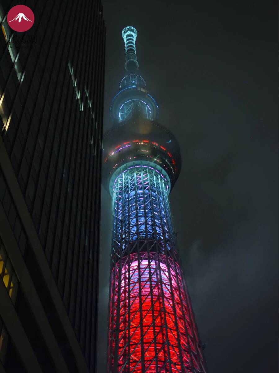 Skytree Tokyo Beleuchtung blau rot bunt Licht