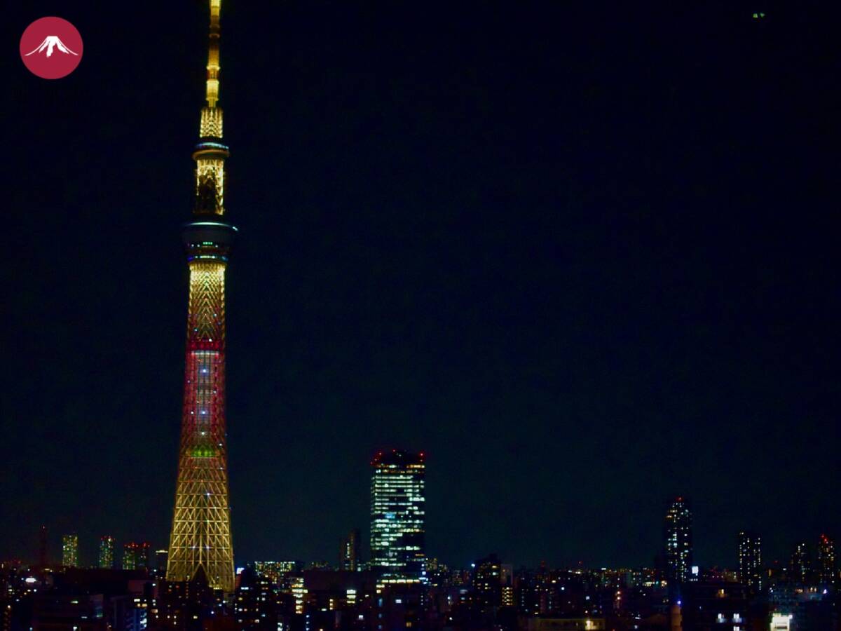 Skytree Tokyo Beleuchtung gelb rot gestreift Licht